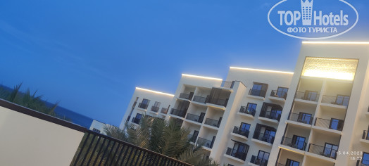 Palace Beach Resort Fujairah 5* вид с балкона на отель - Фото отеля