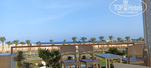 Pickalbatros Aqua Vista Resort - Hurghada 4* лаунж зона с видом на море - Фото отеля