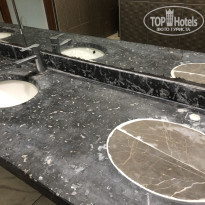 Elamir Resort Hotel Туалет в бассейне. Что за плит