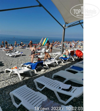 Bridge Resort (Бридж Резорт) 4* Пляж,народ прибывает,скоро негде яблоку будет упасть. - Фото отеля