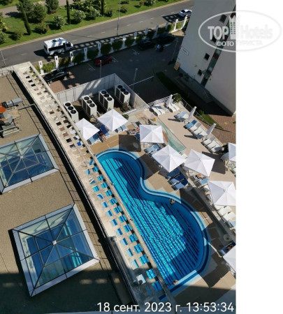 Bridge Resort (Бридж Резорт) 4* Вид с номера,8-й этаж,на главный бассейн сверху. - Фото отеля