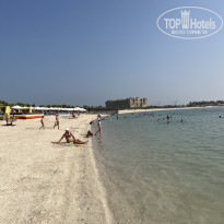 Hampton By Hilton - Al Marjan Island 4* Пляж - Фото отеля