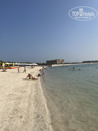 Hampton By Hilton - Al Marjan Island 4* Пляж - Фото отеля