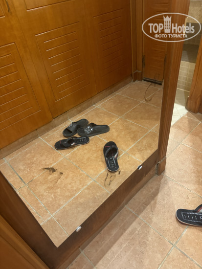 Sharm Grand Plaza Resort 5* Грязное не отмываемое зеркало при входе - Фото отеля