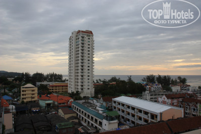 Centara Karon Resort Phuket 4* Вид из так называемого "номера с окнами на море" Причем это наилучший вариант - из других блоков моря практически не видно - Фото отеля