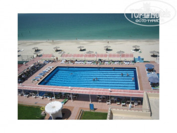 Carlton Sharjah 4* вид из номера на бассей и пляж - Фото отеля