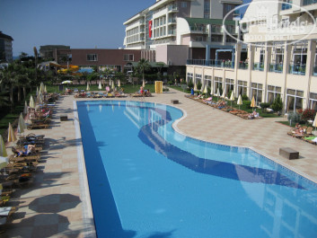 Titan Select 5* центральный бассейн - Фото отеля