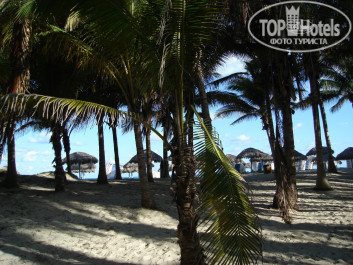 Brisas Del Caribe 4* Когда идёшь на пляж-постепенно открывается такой вот вид - Фото отеля