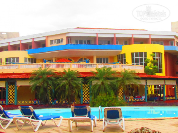 Brisas Del Caribe 4* Вид на главный корпус - Фото отеля