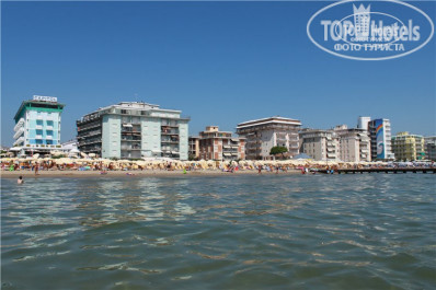 Capitol 3* вид с моря в сторону центра города - Фото отеля