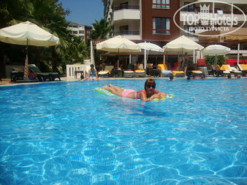 FUN&SUN Miarosa Incekum Beach 5* единственное развлечение-бассейн. Кстати, надо ещё постараться места занять) - Фото отеля