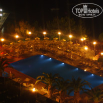 Vista Azur Hotel 4* вид из номера ночью на "большой" бассейн - Фото отеля