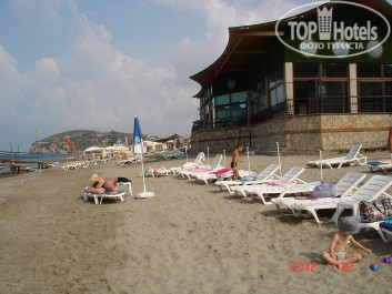 Blue Fish Hotel 4* вид справа на пляж отеля "Doganay" - Фото отеля
