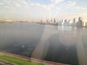 Golden Tulip Sharjah 4* вид с ресторана - Фото отеля