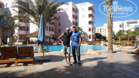 Zahabia Hotel & Beach Resort 4* Аниматор Тито (слева) - Фото отеля