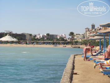 Zahabia Hotel & Beach Resort 4* пляжи, на дальнем плане отель. Достроится, будет хорошо смотреться с пляжа - Фото отеля