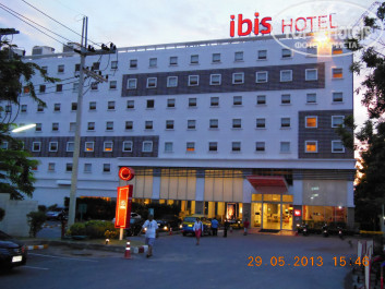 Ibis Pattaya 3* Площадка у входа - Фото отеля
