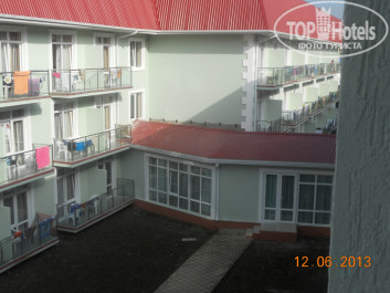 Курортный отель Олимп 3* Вид направо из номера - Фото отеля