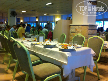 Pineta Club Hotel 4* Вот так выглядит стол за который тебе придется сесть)) - Фото отеля