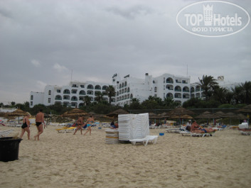 Marhaba Beach 4* Вид на отель со стороны пляжа. - Фото отеля