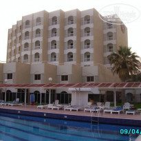 Carlton Sharjah 4* основной корпус с моря - Фото отеля