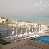 Carlton Sharjah 4* вид из окна на бассейн и море. - Фото отеля