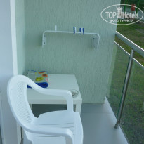 Курортный отель Олимп 3* второй стул на такой балкон ставить даже не куда. - Фото отеля