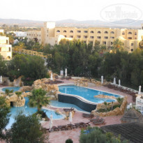 Medina Solaria & Thalasso 5* вид на бассейн и главные ворота - Фото отеля