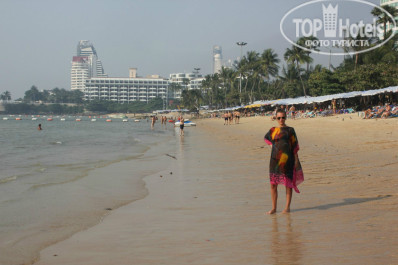 Ibis Pattaya 3* пляж рядом с отелем. - Фото отеля