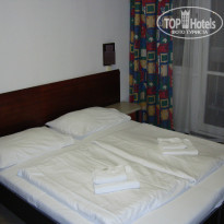 A&O Prague Rhea 3* кровать в большой комнате - Фото отеля