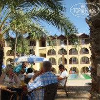Green Paradise Beach Hotel 4* Вид из бара на один из корпусов - Фото отеля