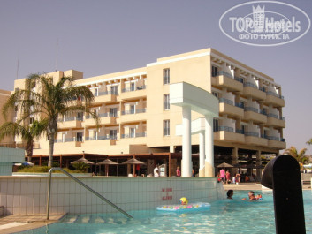 Faros 4* вид на отель со стороны бассейна - Фото отеля