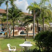 Centara Karon Resort Phuket 4* вот такой вид на бассейн - Фото отеля