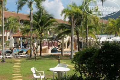 Centara Karon Resort Phuket 4* вот такой вид на бассейн - Фото отеля