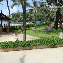 Kata Thani Phuket Beach Resort 5* Территория крыла Thani - Фото отеля