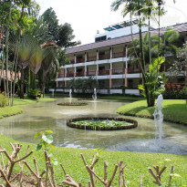 Kata Thani Phuket Beach Resort 5* садик в крыле Thani - Фото отеля