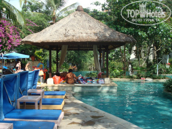 Novotel Bali Nusa Dua Hotel & Residences 4* Продают сувениры и одёжку пляжную,цены повыше,чем в деревне рядом с отелем - Фото отеля