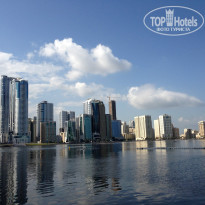 Golden Tulip Sharjah 4* Лагуна рядом с отелем. - Фото отеля