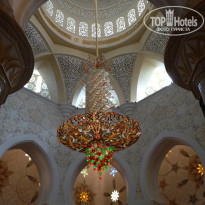 Golden Tulip Sharjah 4* Абу Даби. Мечеть. Знаменитая люстра. - Фото отеля