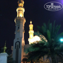 Golden Tulip Sharjah 4* Мечеть рядом с отелем. - Фото отеля