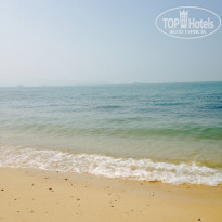 Ibis Pattaya 3* Вот такое море мы нашли, идти минут 15 через отель Дусит зэй! - Фото отеля