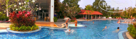 Welcome Jomtien Beach 3* Бассейн большой, удобный, разная глубина с джакузи - Фото отеля