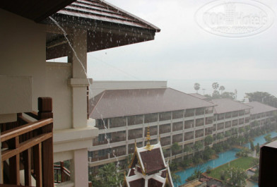 Heritage Pattaya Beach Resort 4* вид из окна, дождь - Фото отеля