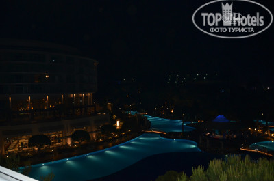 Calista Luxury Resort 5* ночнй вид из окна на главный корпус - Фото отеля