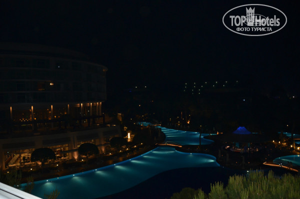 Calista Luxury Resort 5* ночнй вид из окна на главный корпус - Фото отеля
