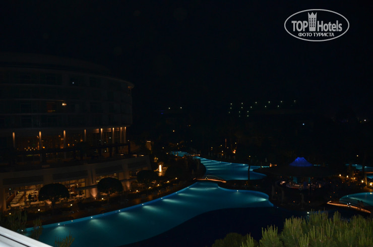 Calista Luxury Resort 5* ночнй вид из окна на главный корпус - Фото отеля